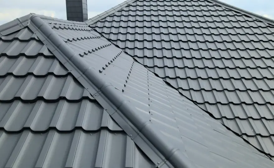 Blachodachówka - Modułowa czy na wymiar? Wybierz mądrze!