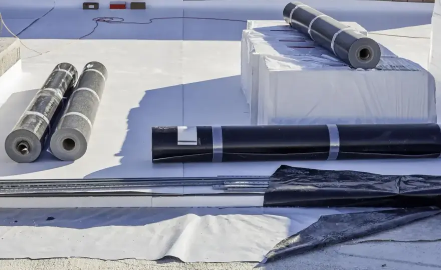 Membrana na dach płaski - EPDM, PVC, TPO? Wybierz dobrze!