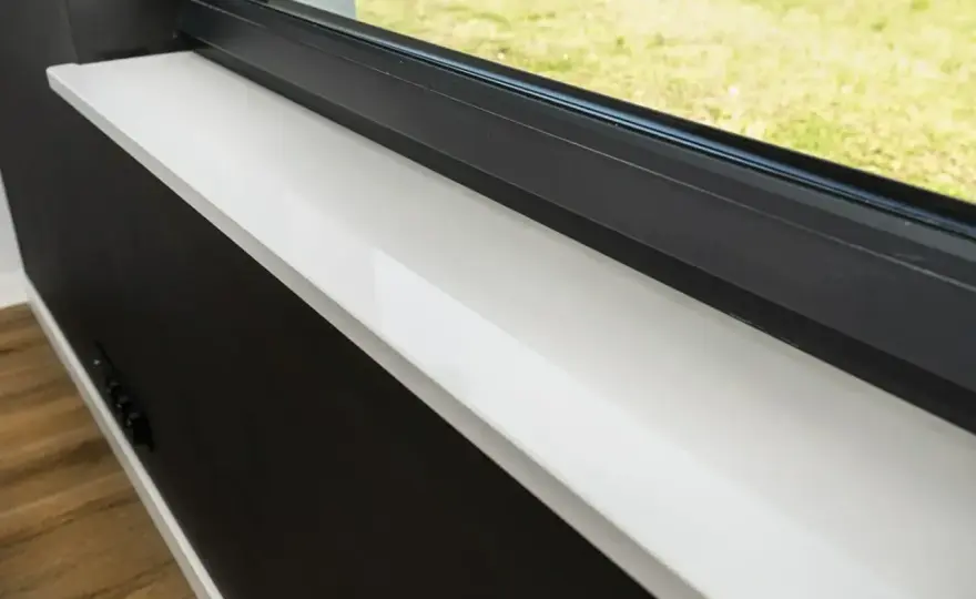 Plamy na parapecie z konglomeratu - Jak usunąć bez szkód?